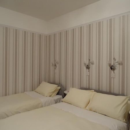 Adam Guest House เพิร์ท ภายนอก รูปภาพ